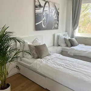 Monteur-& Eichmann Apartment